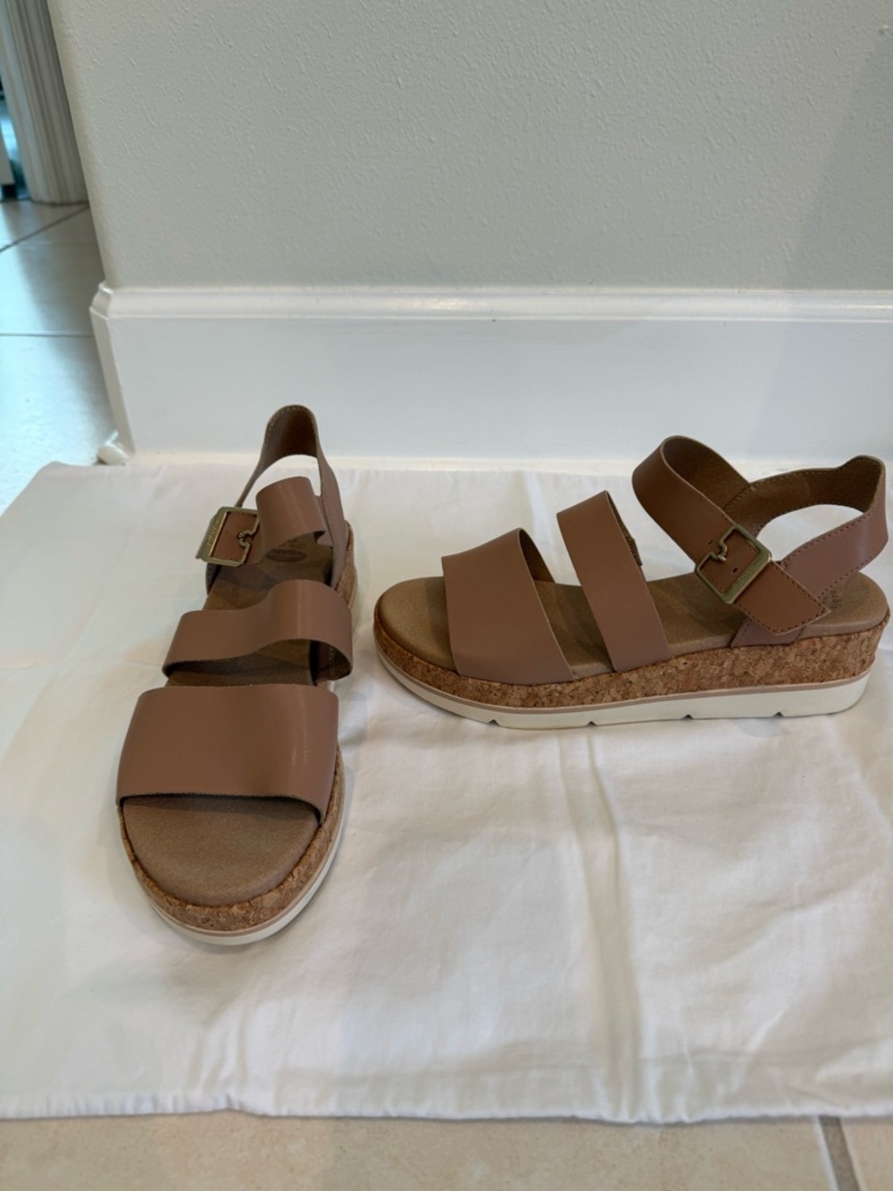 Dr. Scholl's Women's Brown Triple-Strap Slingback Sandal - Picture 2 of 4